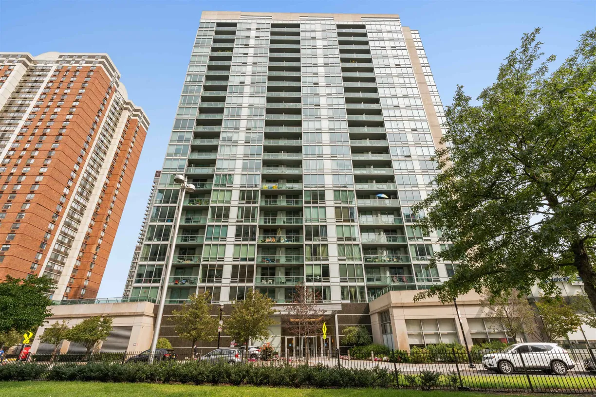 Jersey City/Hoboken Real Estate | View 20 NEWPORT PARKWAY, 318 | 3 Beds, 2 Baths