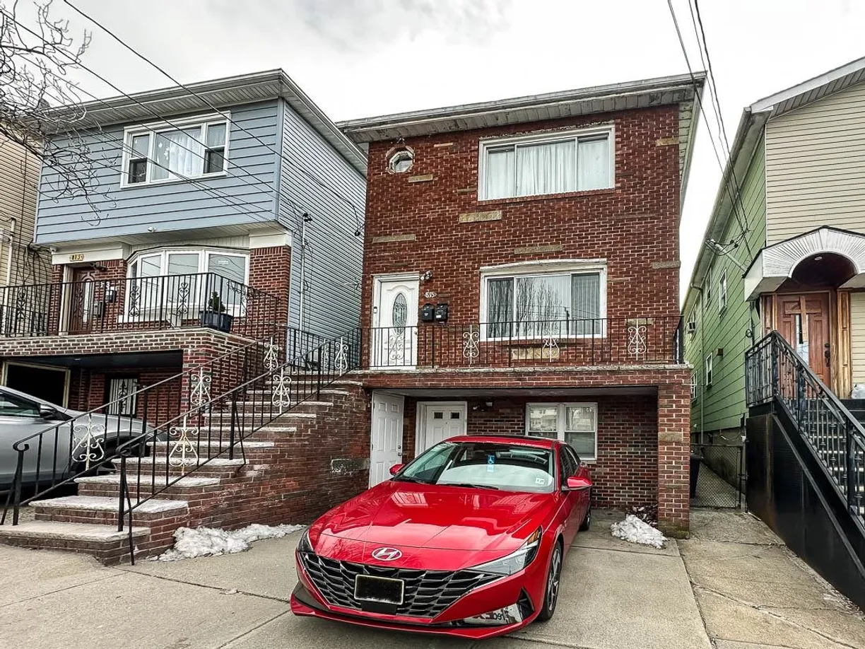 Jersey City/Hoboken Real Estate | View 815 SECAUCUS RD | 7 Beds, 3 Baths