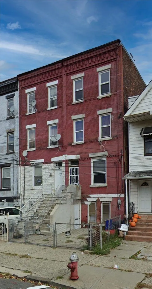 Jersey City/Hoboken Real Estate | View 126 ORIENT AVE, 1 | 3 Beds, 2 Baths