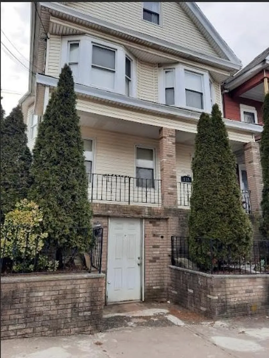 Jersey City/Hoboken Real Estate | View 135 EGE AVE, 2 | 3 Beds, 1 Bath