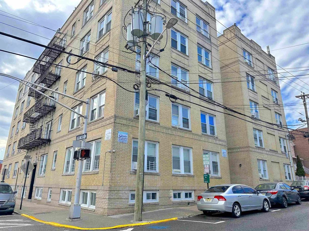 Jersey City/Hoboken Real Estate | View 201 45TH ST, C2 | 2 Beds, 1 Bath