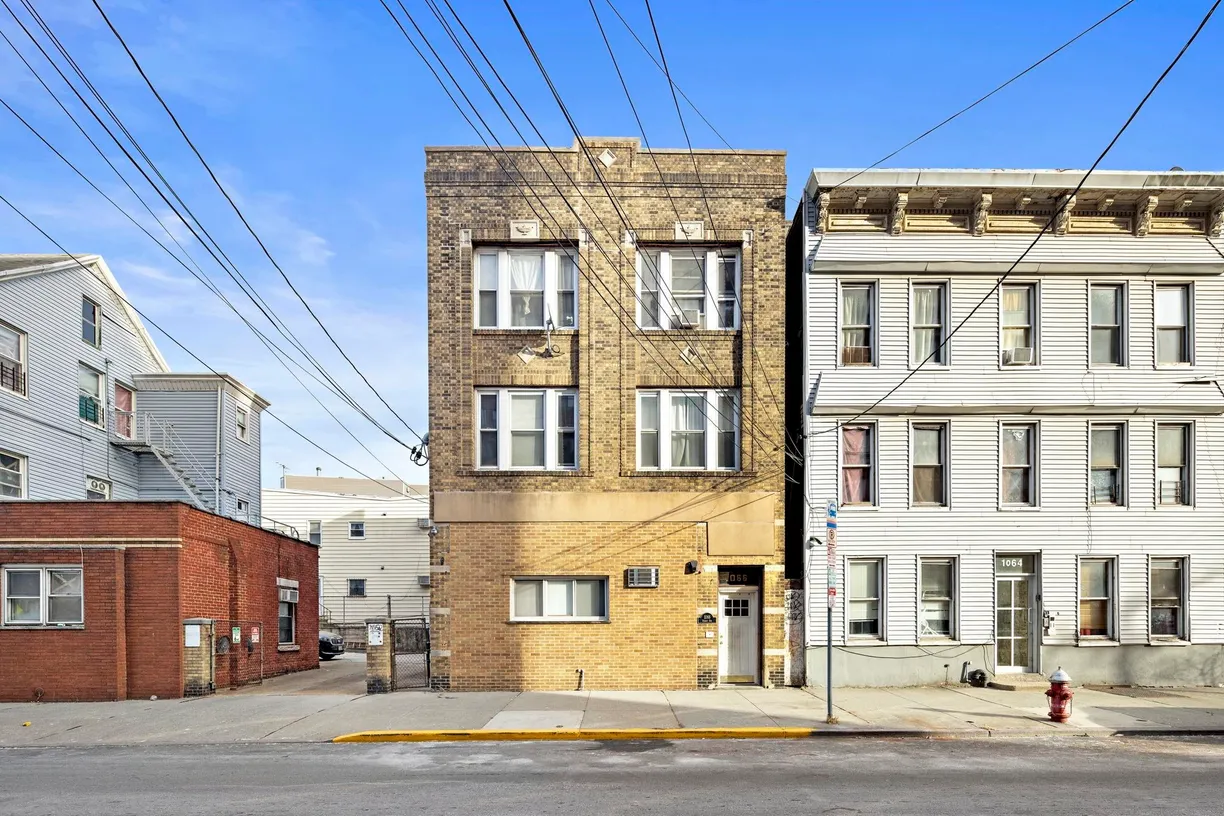 Jersey City/Hoboken Real Estate | View 1066 SUMMIT AVE, 1 | 1 Bed, 1 Bath