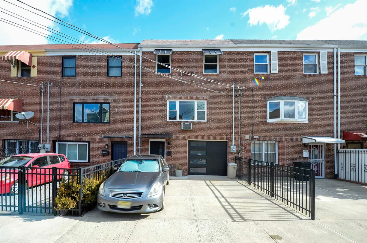 Jersey City/Hoboken Real Estate | View 6 HENRY ST | 3 Beds, 1 Bath