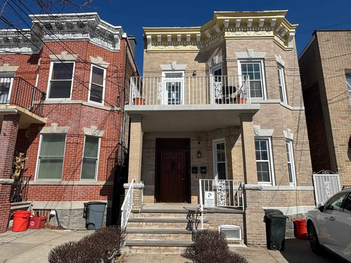 Jersey City/Hoboken Real Estate | View 210 HIGHPOINT AVE, 2nd fl | 2 Beds, 1 Bath
