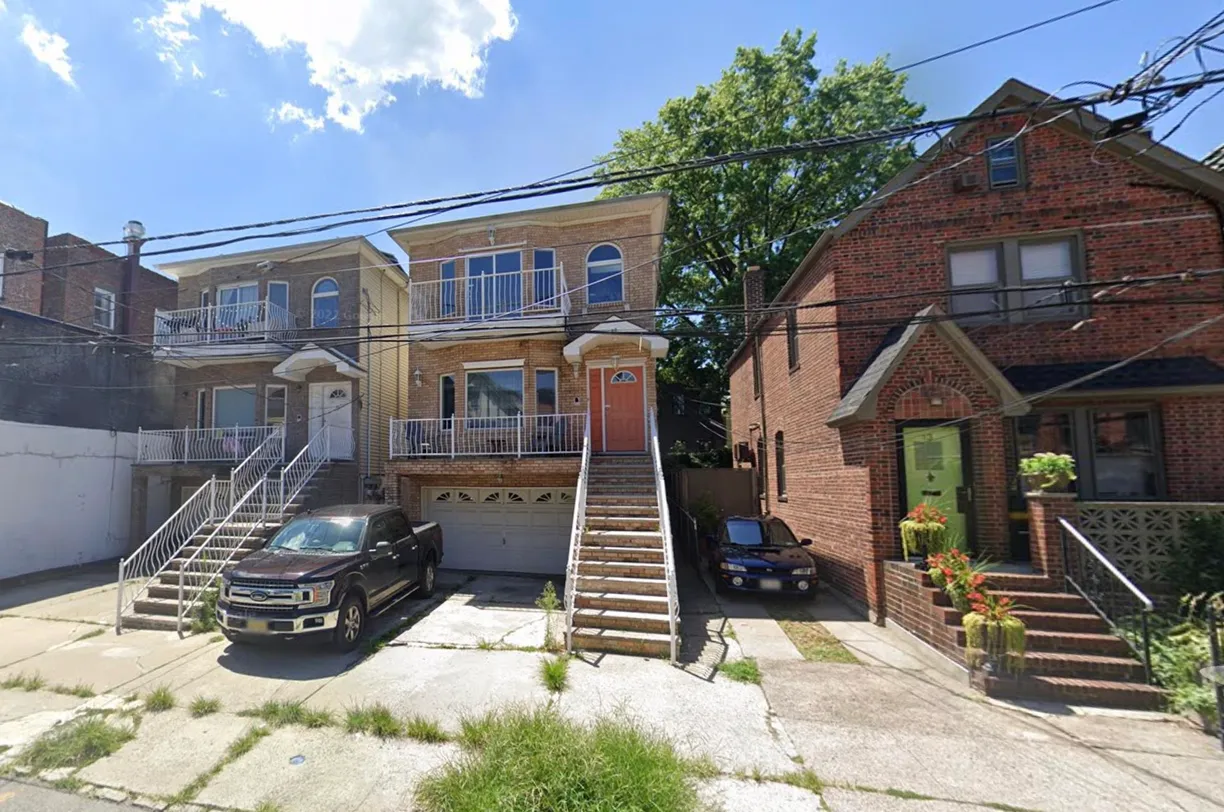 Jersey City/Hoboken Real Estate | View 11 THORNE ST, 2 | 3 Beds, 2 Baths