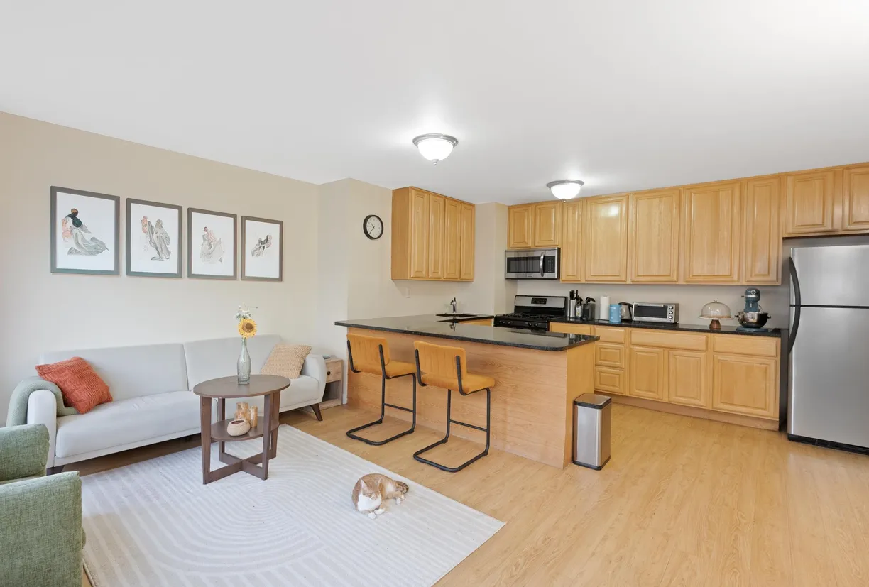Jersey City/Hoboken Real Estate | View 135 MONTGOMERY ST, 4I | 2 Beds, 1 Bath