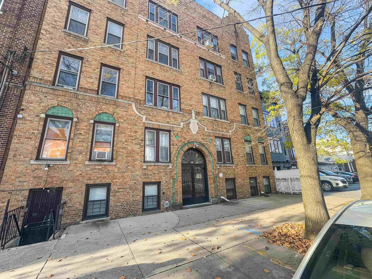Jersey City/Hoboken Real Estate | View 61 CORBIN AVE, C5 | 1 Bed, 1 Bath