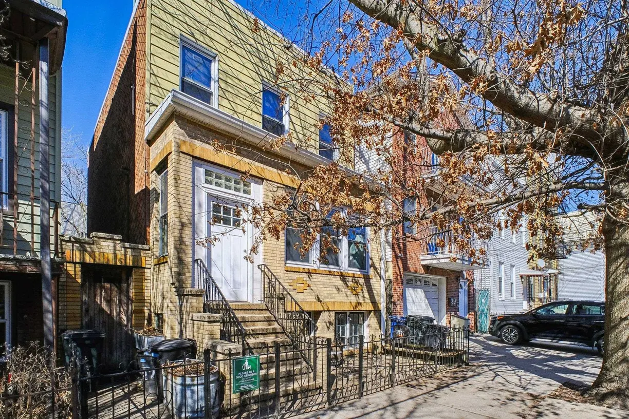 Jersey City/Hoboken Real Estate | View 27 HANCOCK AVE | 3 Beds, 2 Baths