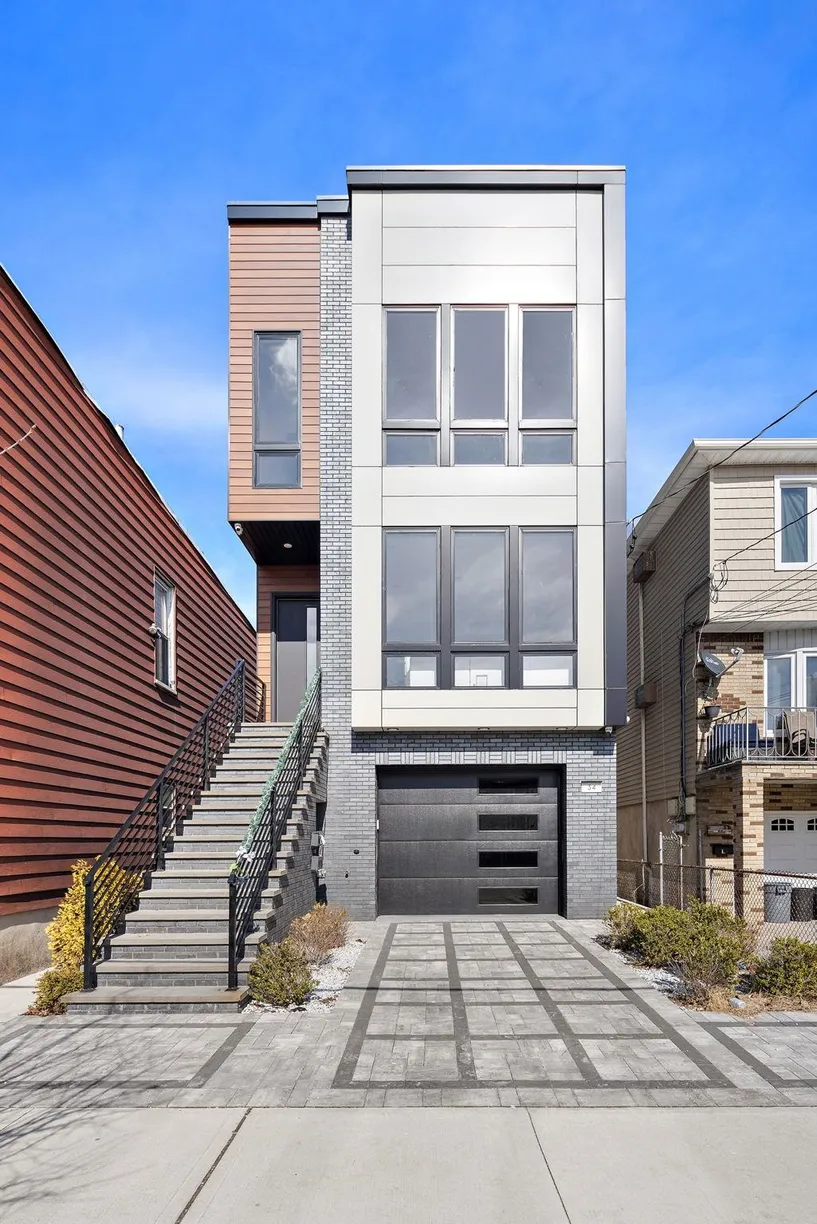 Jersey City/Hoboken Real Estate | View 34 LEONARD ST, 2 | 3 Beds, 2 Baths