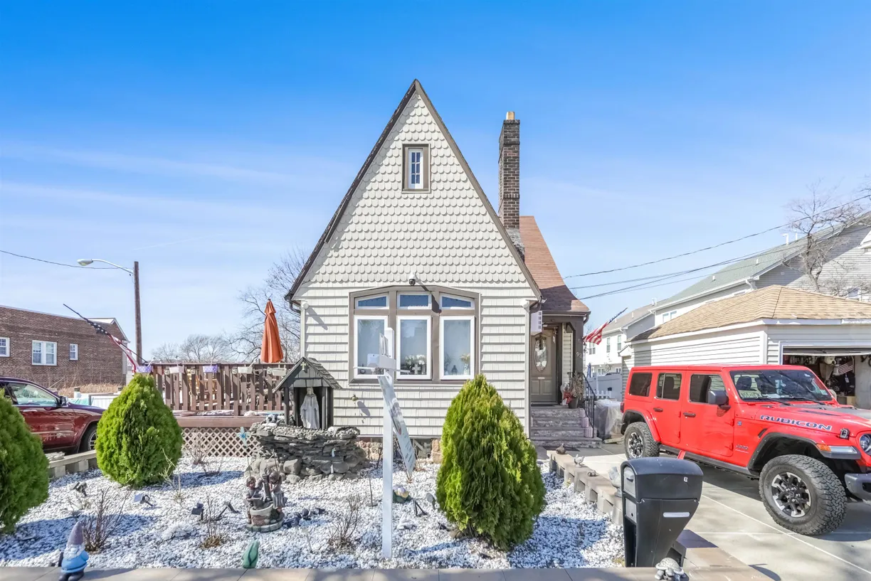 Jersey City/Hoboken Real Estate | View 93 RIVERVIEW AVE | 4 Beds, 2 Baths