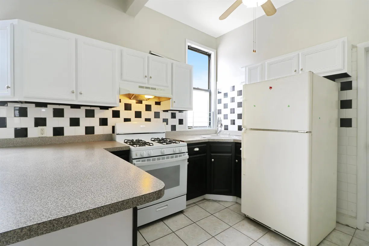 Jersey City/Hoboken Real Estate | View 6011 PARK AVE, 2 | 2 Beds, 1 Bath