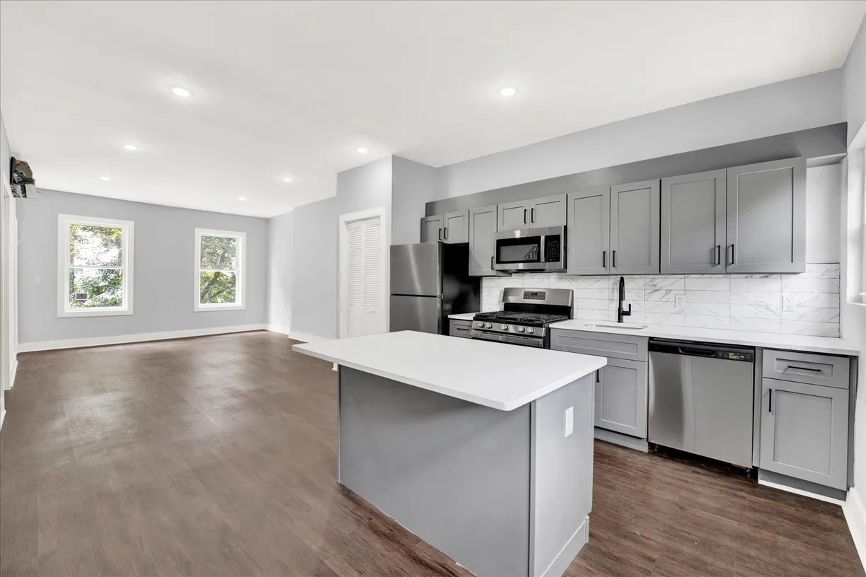 Jersey City/Hoboken Real Estate | View 828 OCEAN AVE, 2 | 3 Beds, 2 Baths