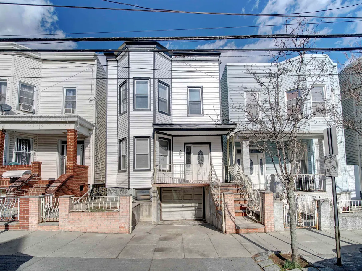 Jersey City/Hoboken Real Estate | View 218 49TH ST, 2R | 2 Beds, 1 Bath