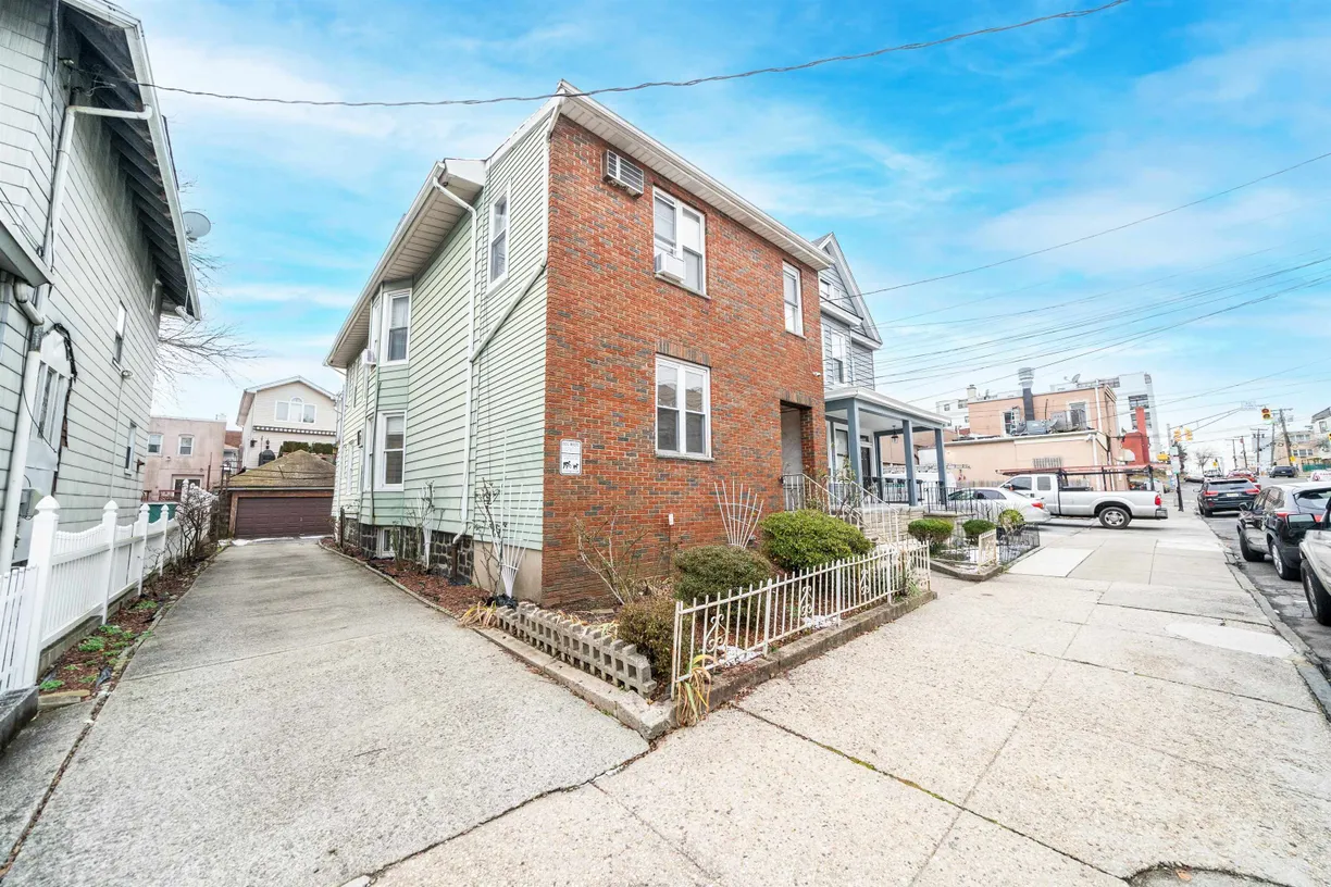 Jersey City/Hoboken Real Estate | View 433 74TH ST, 1 | 3 Beds, 1 Bath