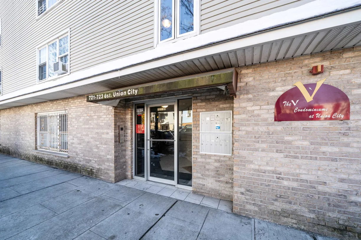 Jersey City/Hoboken Real Estate | View 721 6TH ST, 5 | 2 Beds, 1 Bath