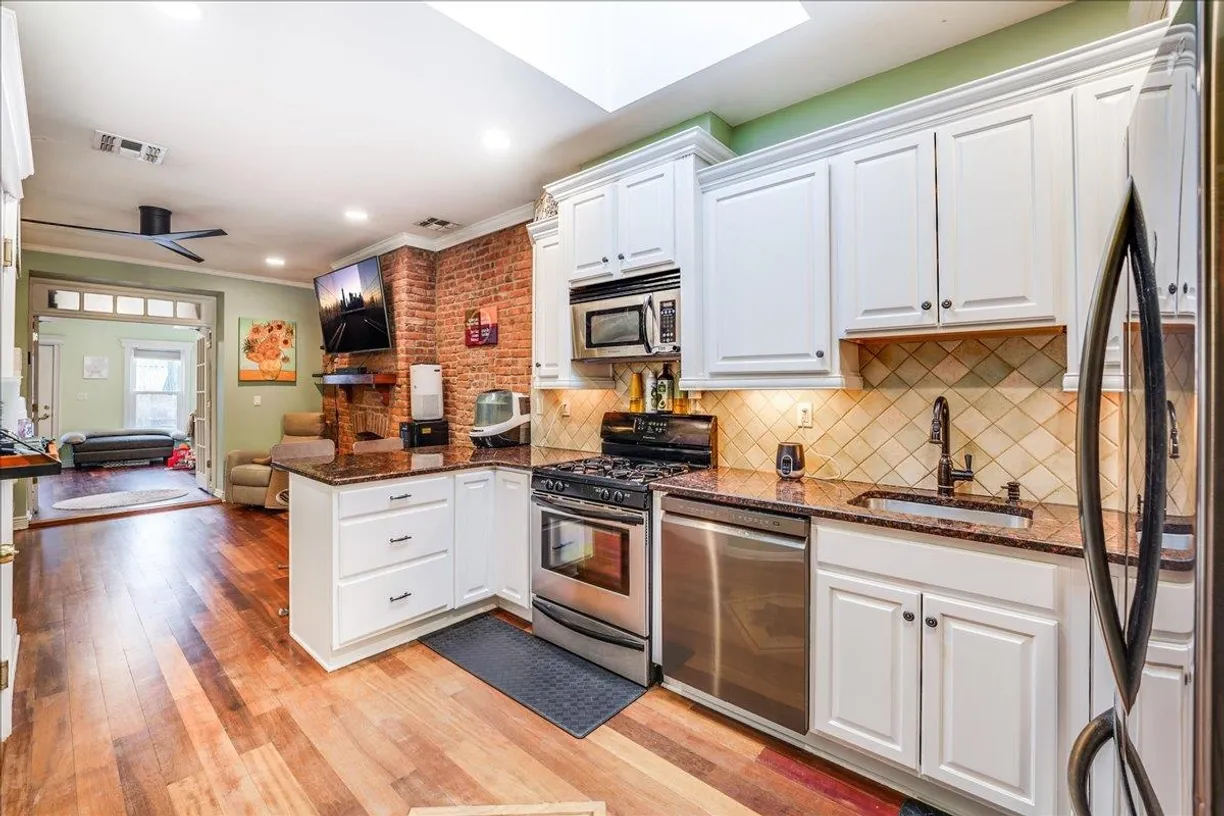 Jersey City/Hoboken Real Estate | View 352 7TH ST, 6 | 2 Beds, 1 Bath