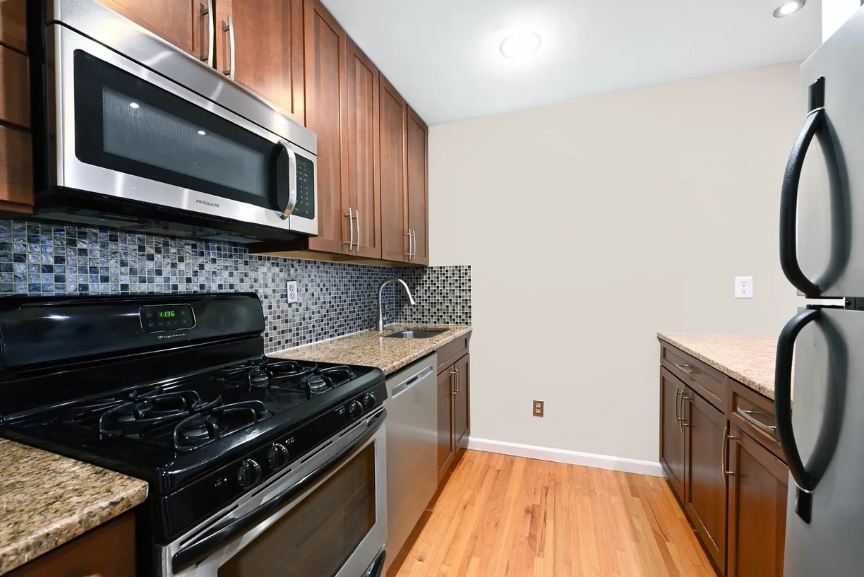 Jersey City/Hoboken Real Estate | View 814 WILLOW AVE, 2L | 2 Beds, 2 Baths