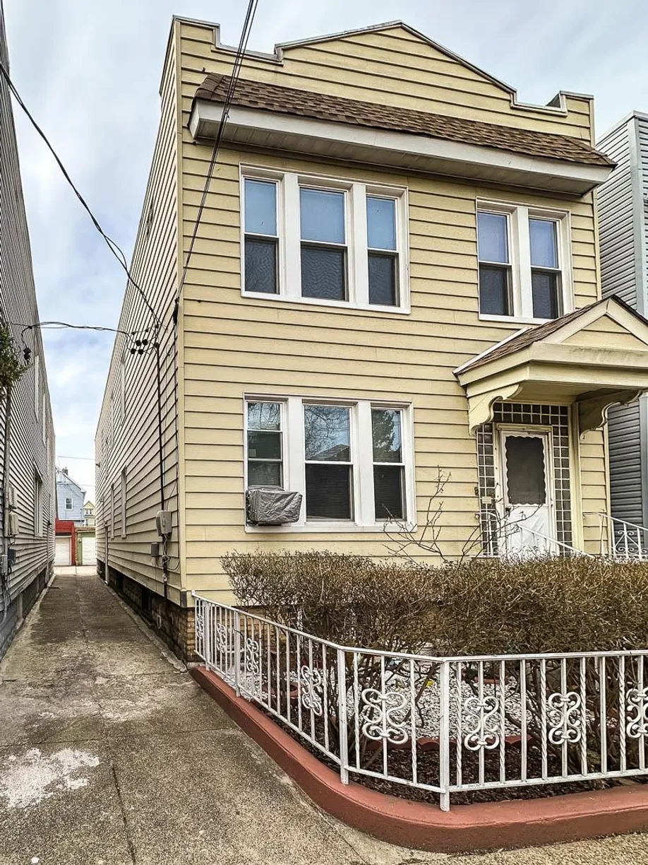Jersey City/Hoboken Real Estate | View 151 AUDUBON AVE | 8 Beds, 3 Baths