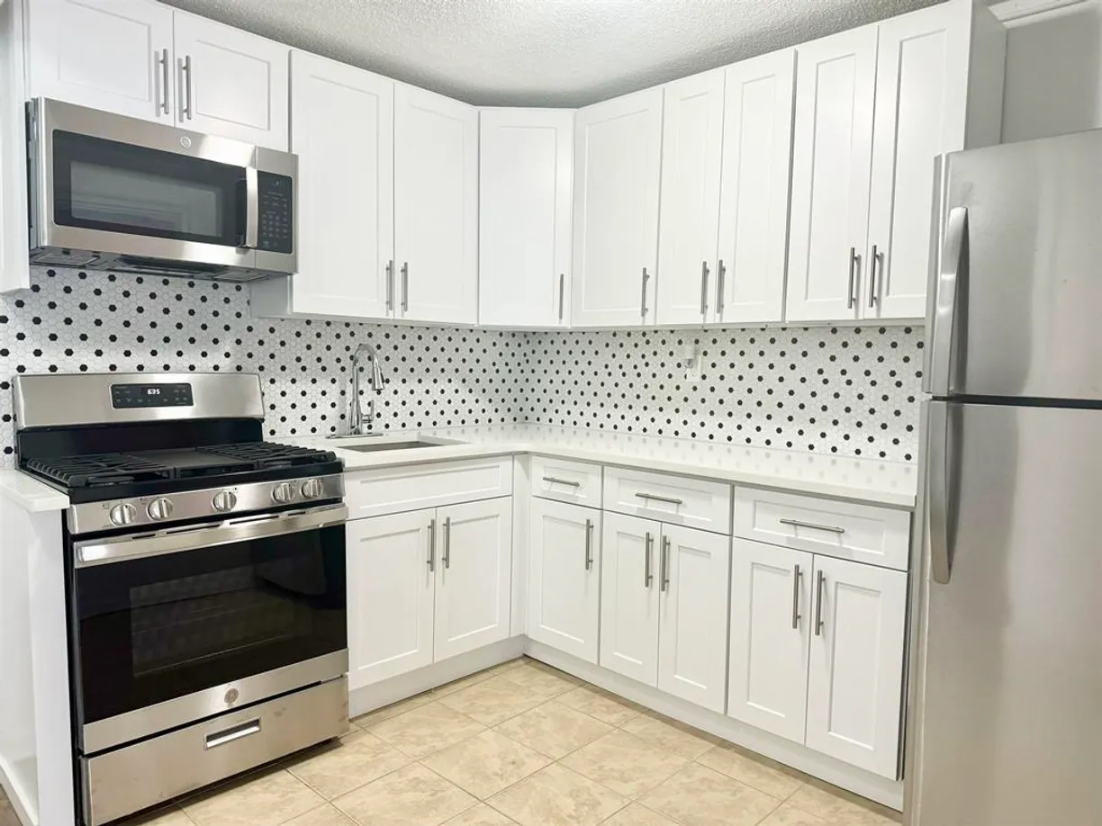 Jersey City/Hoboken Real Estate | View 1601 UNION TURNPIKE, 1 | 3 Beds, 1 Bath