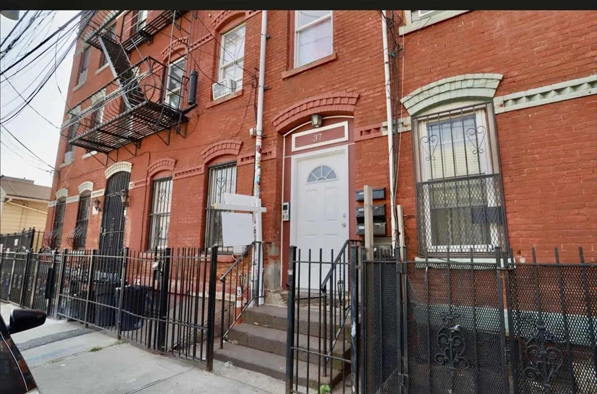Jersey City/Hoboken Real Estate | View 37 HARMON ST, 4 | 2 Beds, 1 Bath