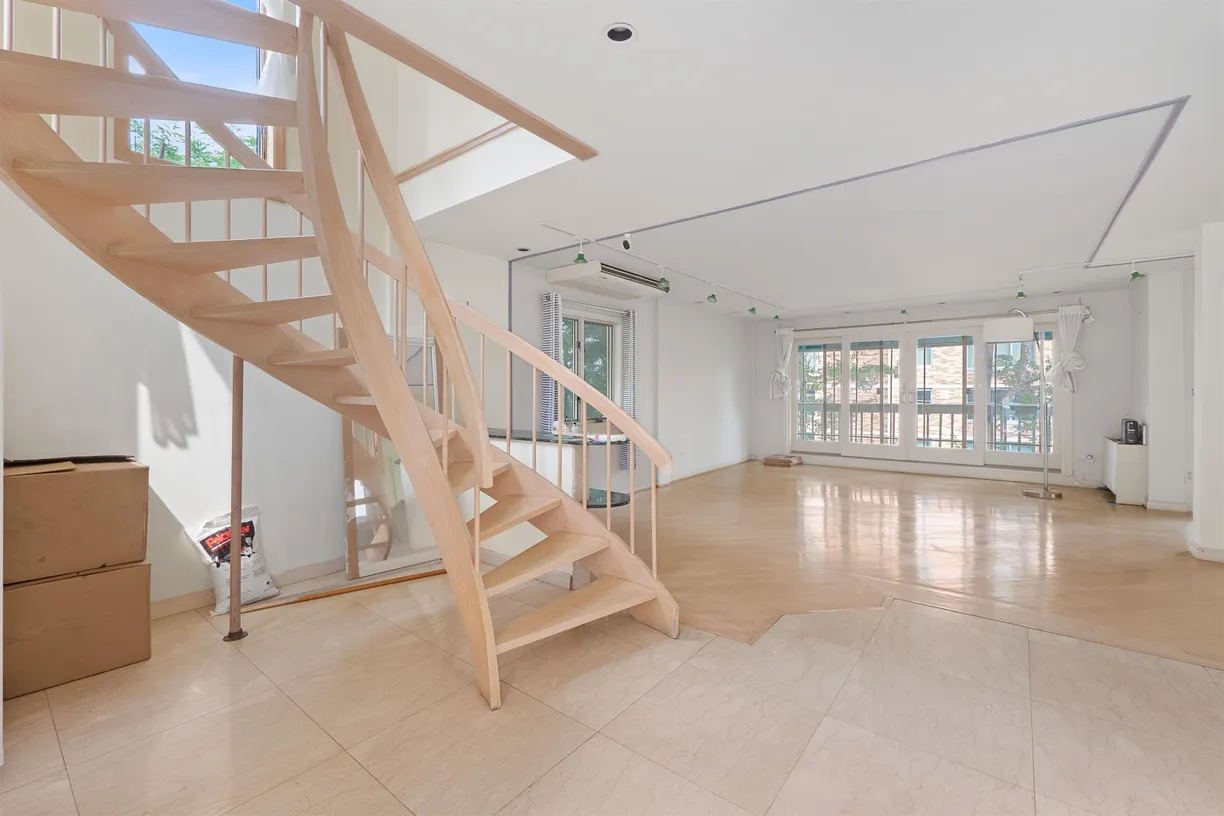 Jersey City/Hoboken Real Estate | View 228 GORGE RD | 5 Beds, 4 Baths