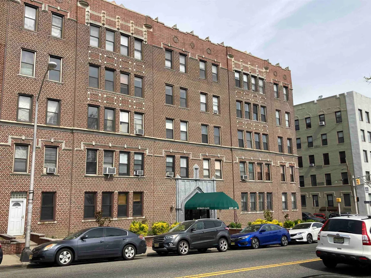 Jersey City/Hoboken Real Estate | View 6209-6215 BLVD EAST, 1CN | 1 Bed, 1 Bath