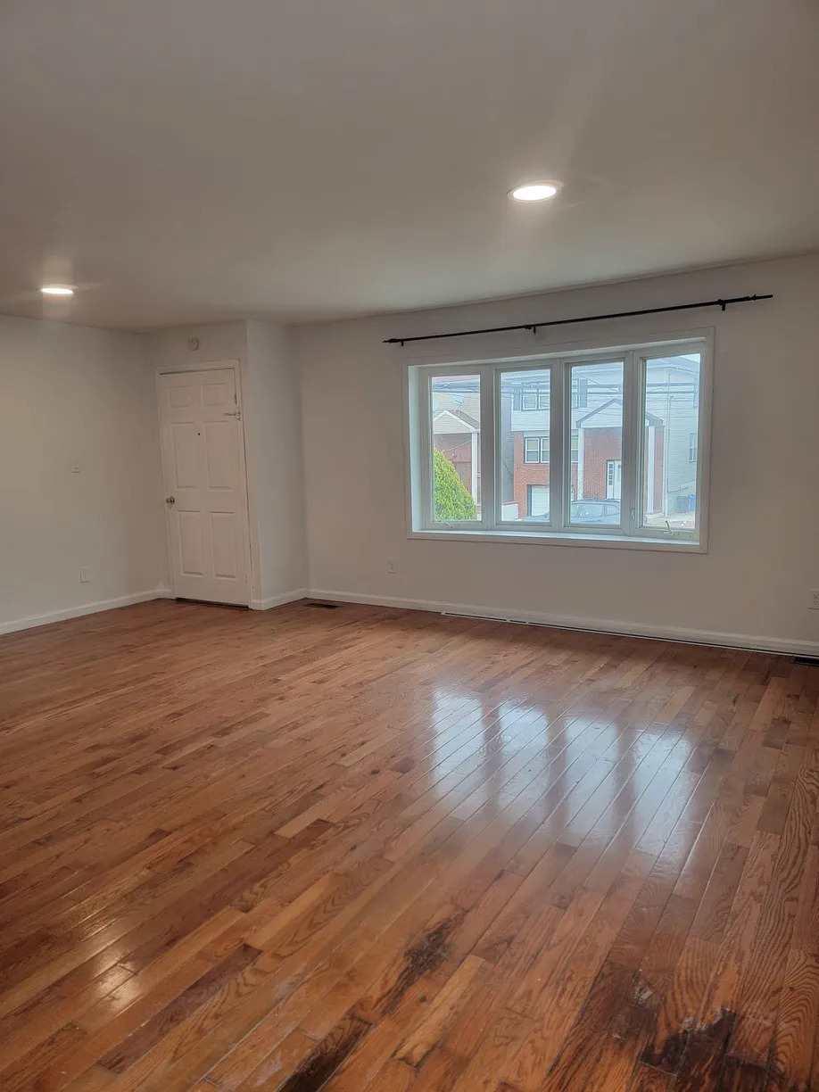 Jersey City/Hoboken Real Estate | View 5 COLONIAL DR, 1 | 3 Beds, 1 Bath