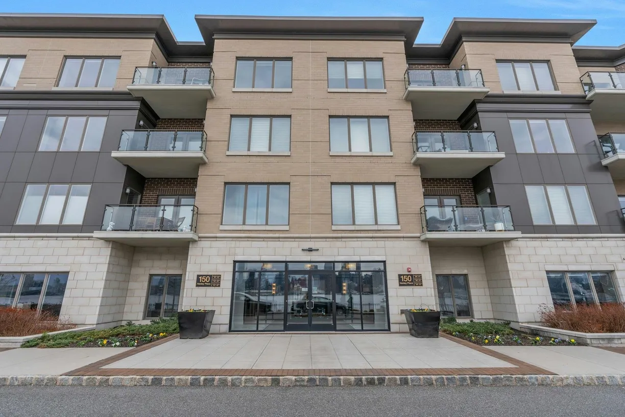 Jersey City/Hoboken Real Estate | View 150 HENLEY PL, 407 | 3 Beds, 3 Baths