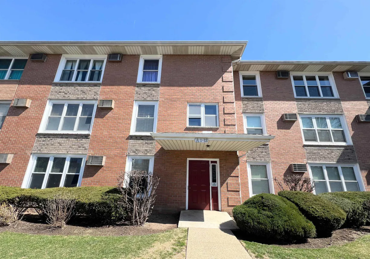 Jersey City/Hoboken Real Estate | View 12 RIVERVIEW CT, A12 | 2 Beds, 1 Bath