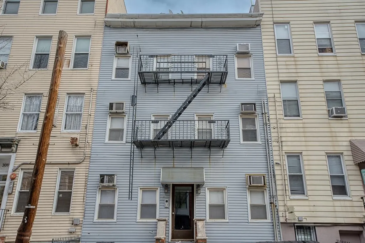 Jersey City/Hoboken Real Estate | View 307 MONROE ST, 4R | 1 Bed, 1 Bath