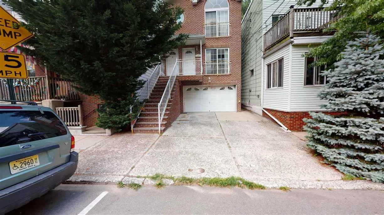 Jersey City/Hoboken Real Estate | View 166 19TH ST, Apt2 | 3 Beds, 2 Baths