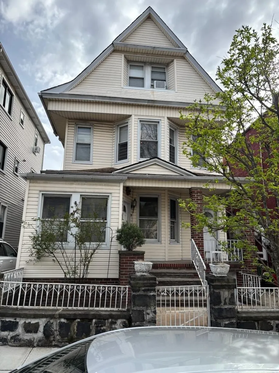 Jersey City/Hoboken Real Estate | View 39 47TH ST, ground level | 2 Beds, 1 Bath