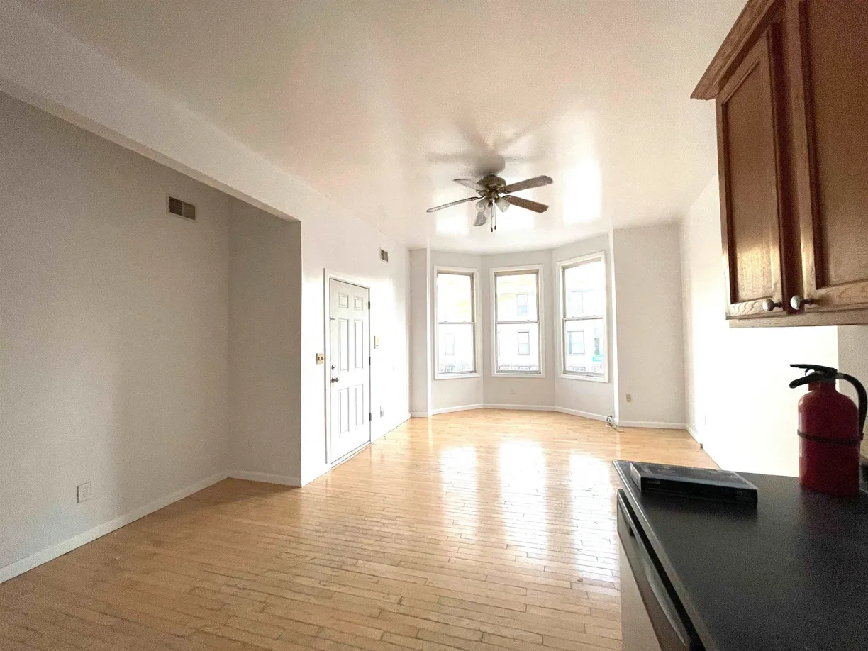 Jersey City/Hoboken Real Estate | View 33 ARLINGTON AVE, 1 | 2 Beds, 1 Bath