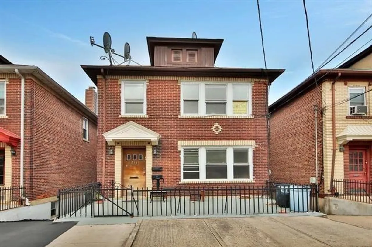 Jersey City/Hoboken Real Estate | View 711 GRAND AVE, 2 | 4 Beds, 1 Bath