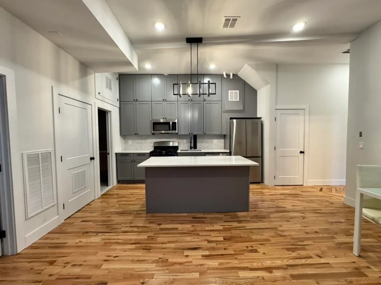 Jersey City/Hoboken Real Estate | View 241 PALISADE AVE, 2 | 3 Beds, 2 Baths