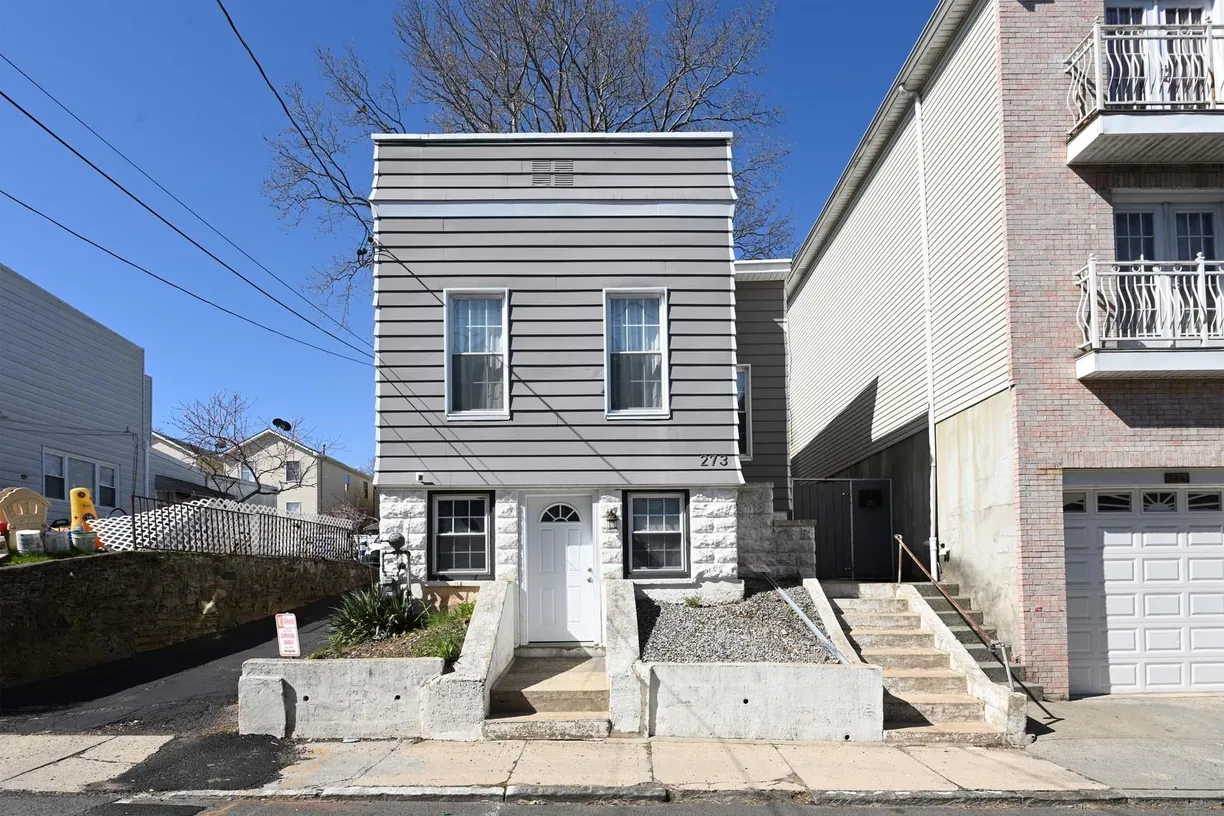 Jersey City/Hoboken Real Estate | View 273 WINFIELD AVE, 2 | 3 Beds, 1 Bath