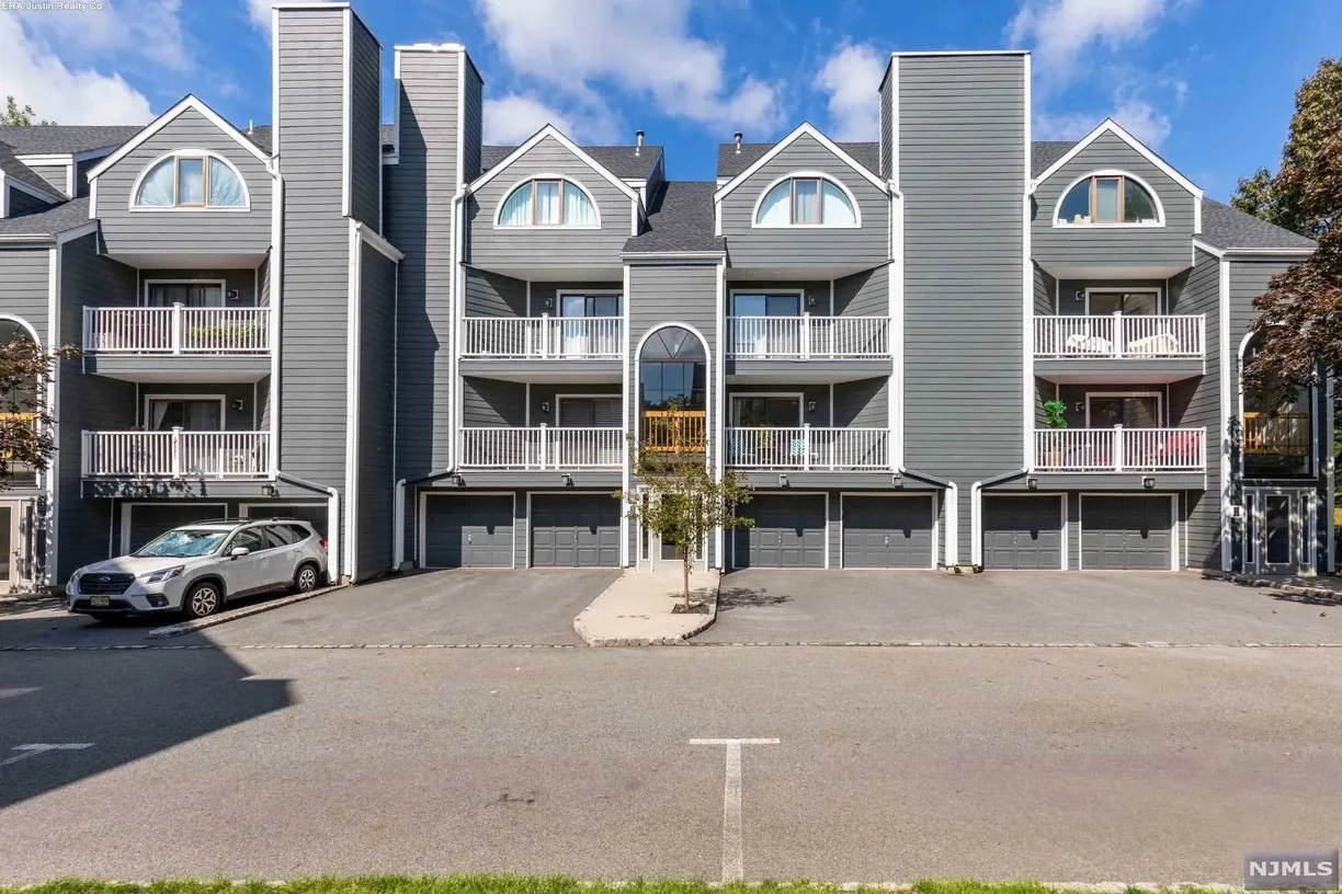 Jersey City/Hoboken Real Estate | View 20A TRIUMPH CT | 2 Beds, 2 Baths