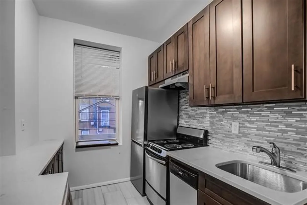 Jersey City/Hoboken Real Estate | View 132 JEFFERSON ST, 3L | 2 Beds, 1 Bath