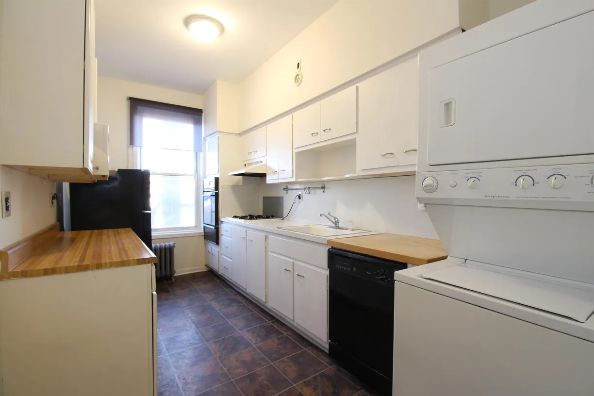 Jersey City/Hoboken Real Estate | View 704 WASHINGTON ST, 3 | 3 Beds, 1 Bath