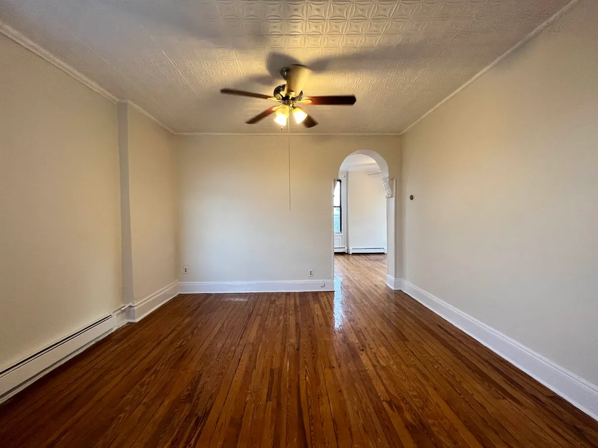 Jersey City/Hoboken Real Estate | View 135 LINCOLN ST, 3A | 1 Bed, 1 Bath