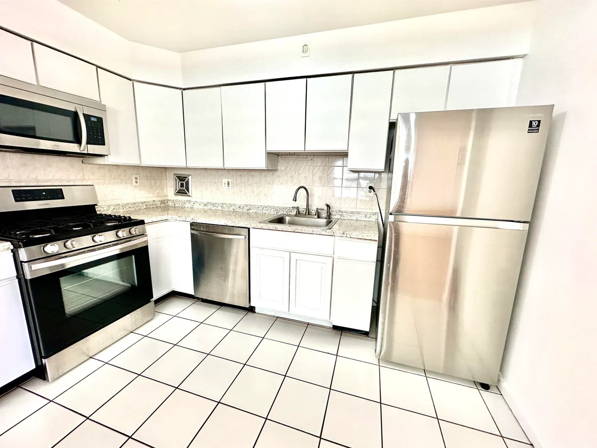 Jersey City/Hoboken Real Estate | View 362 LIBERTY AVE, 2 | 3 Beds, 2 Baths