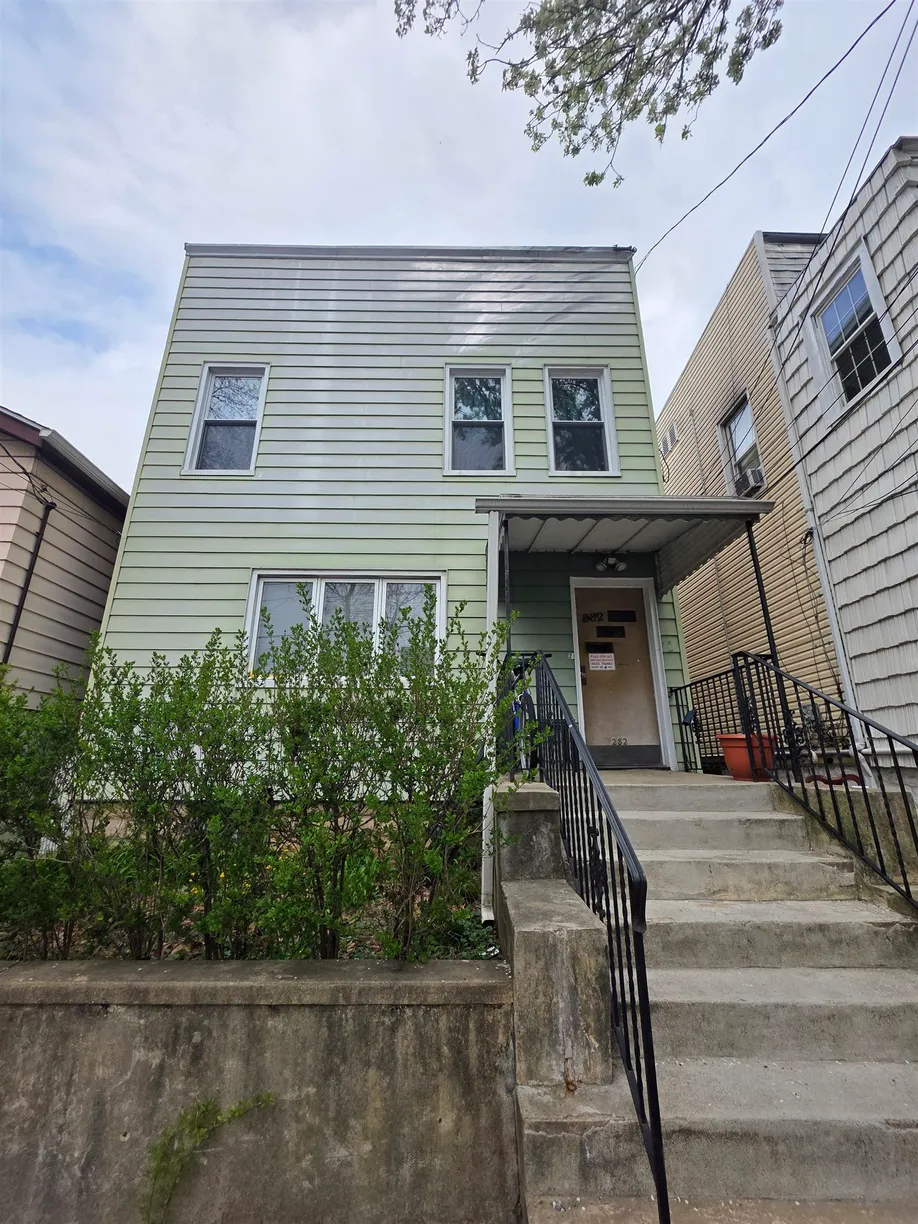 Jersey City/Hoboken Real Estate | View 282 NEPTUNE AVE, 4 | 2 Beds, 1 Bath