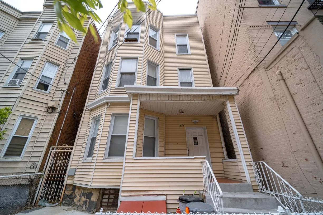 Jersey City/Hoboken Real Estate | View 335 47TH ST, 3 | 3 Beds, 1 Bath