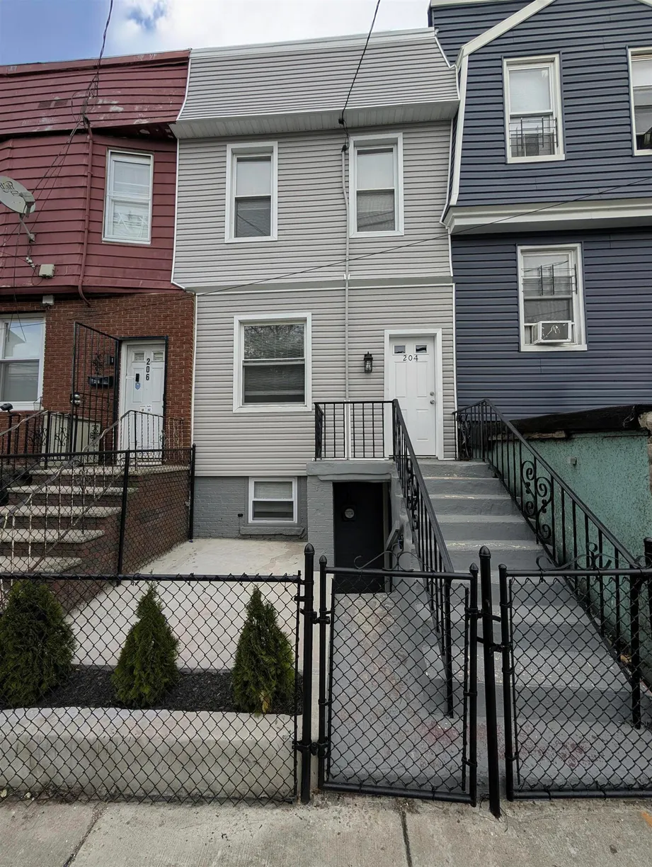 Jersey City/Hoboken Real Estate | View 204 SUMMIT AVE, A | 3 Beds, 1 Bath