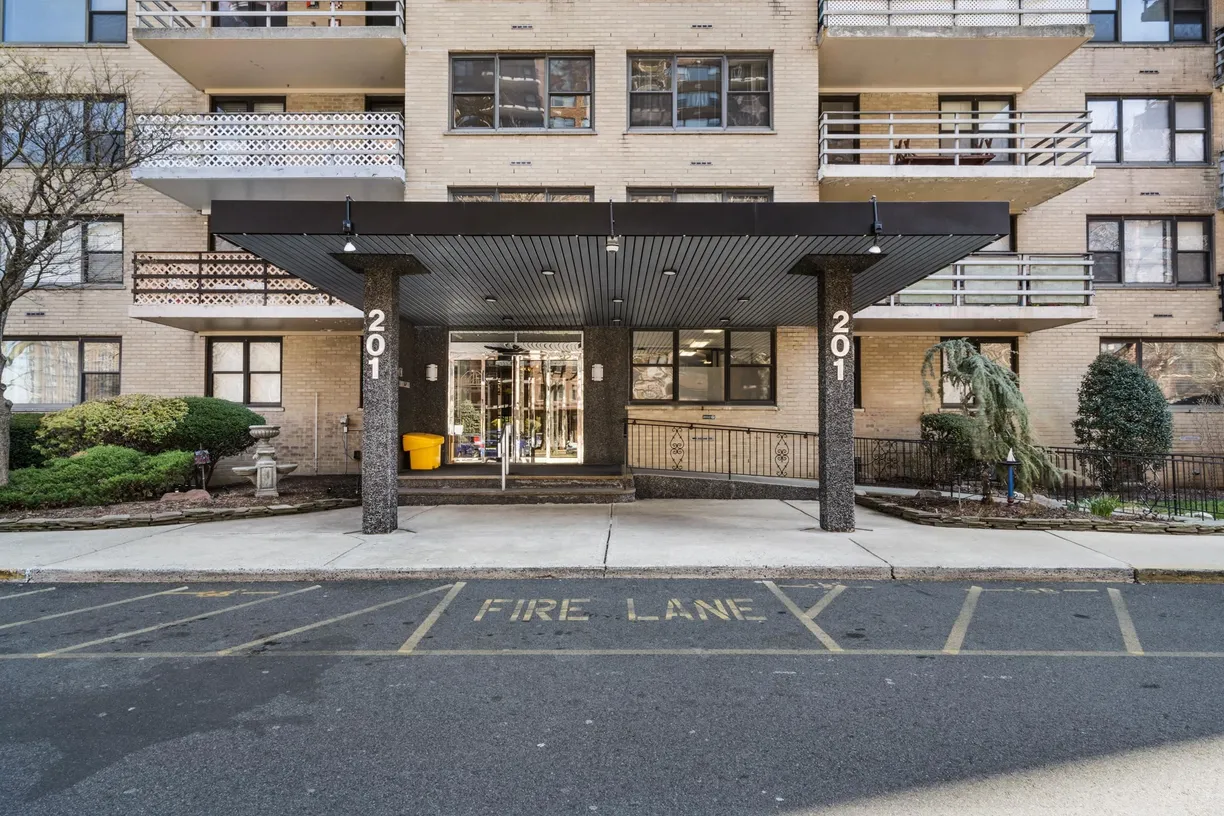 Jersey City/Hoboken Real Estate | View 201 ST PAULS AVE, 17C | 1 Bath