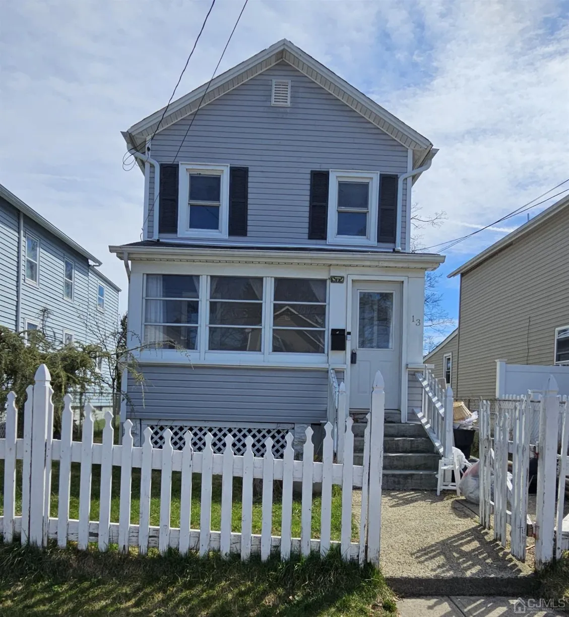 Central NJ/Bucks County, PA Real Estate | View 13 Warren Street | 2 Beds, 1 Bath