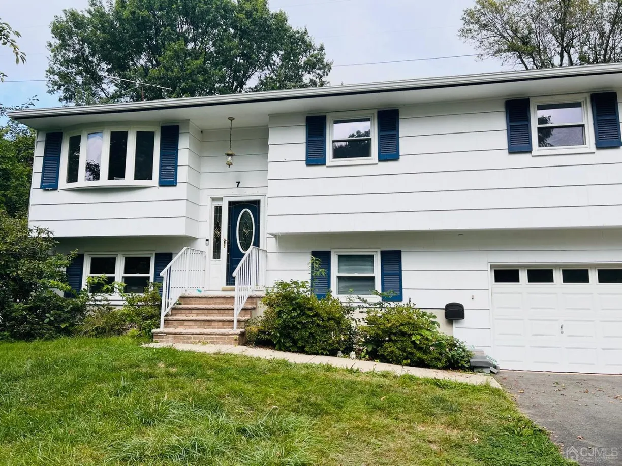 Central NJ/Bucks County, PA Real Estate | View 7 Heritage | 4 Beds, 2 Baths