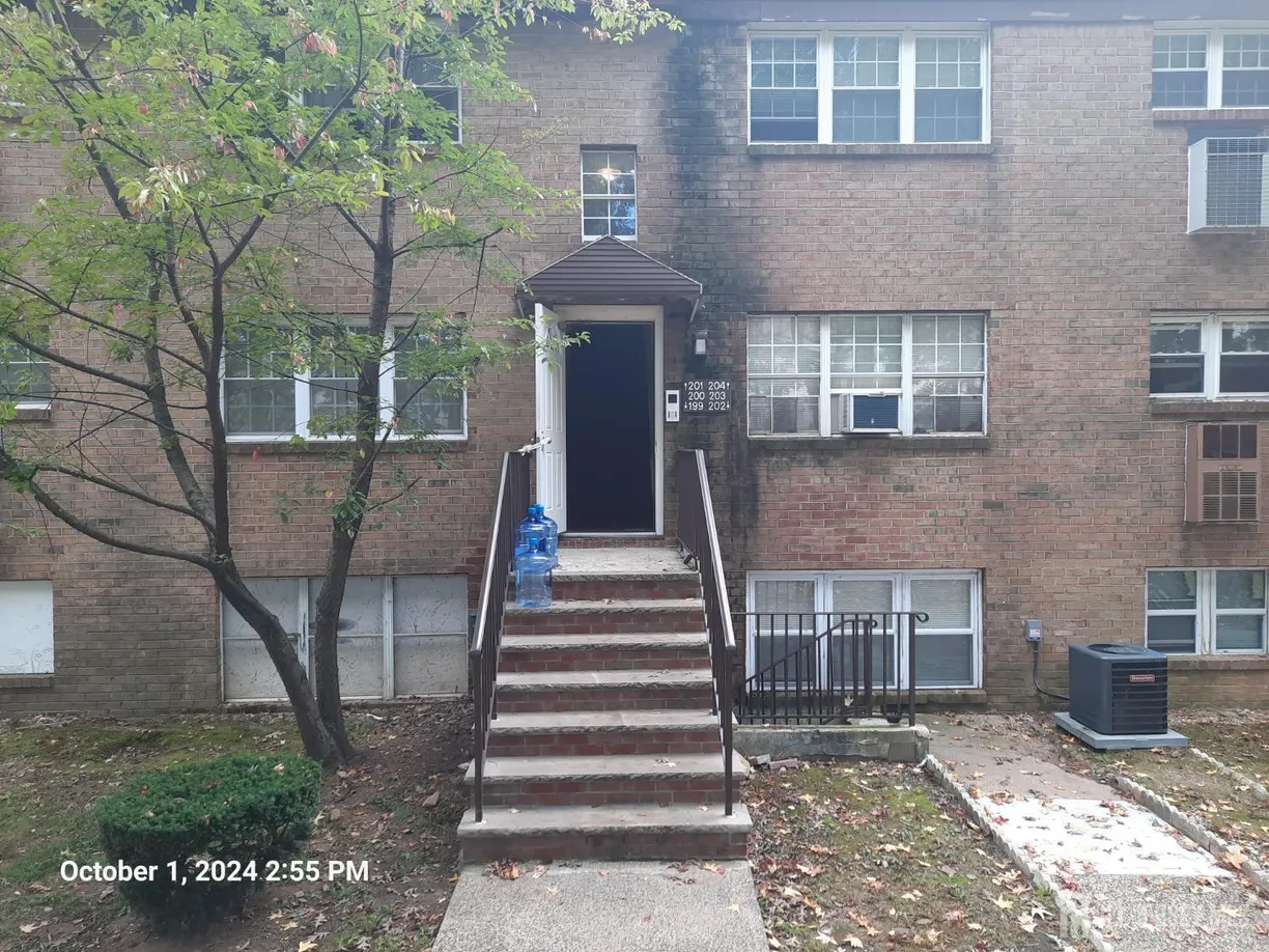 Central NJ/Bucks County, PA Real Estate | View 203 College Drive | 2 Beds, 1 Bath