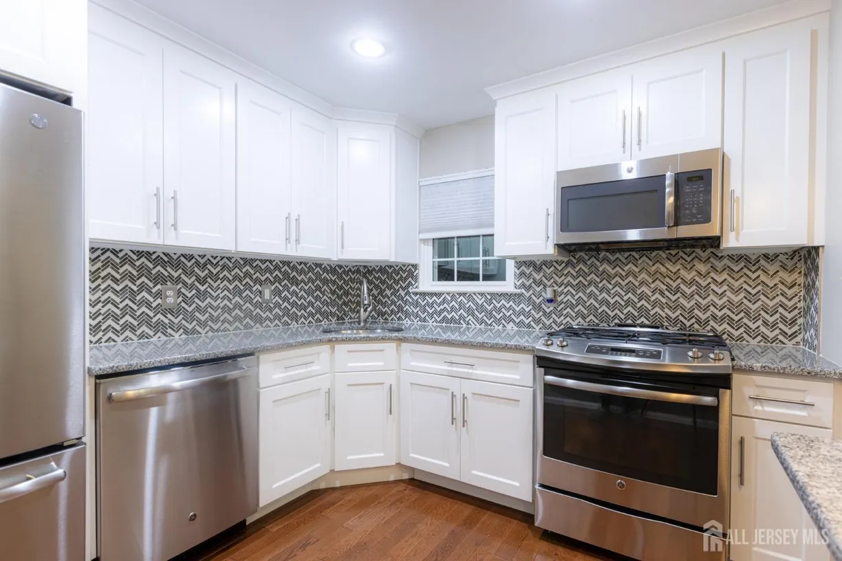 Central NJ/Bucks County, PA Real Estate | View 12 Lindsey Circle | 3 Beds, 2 Baths