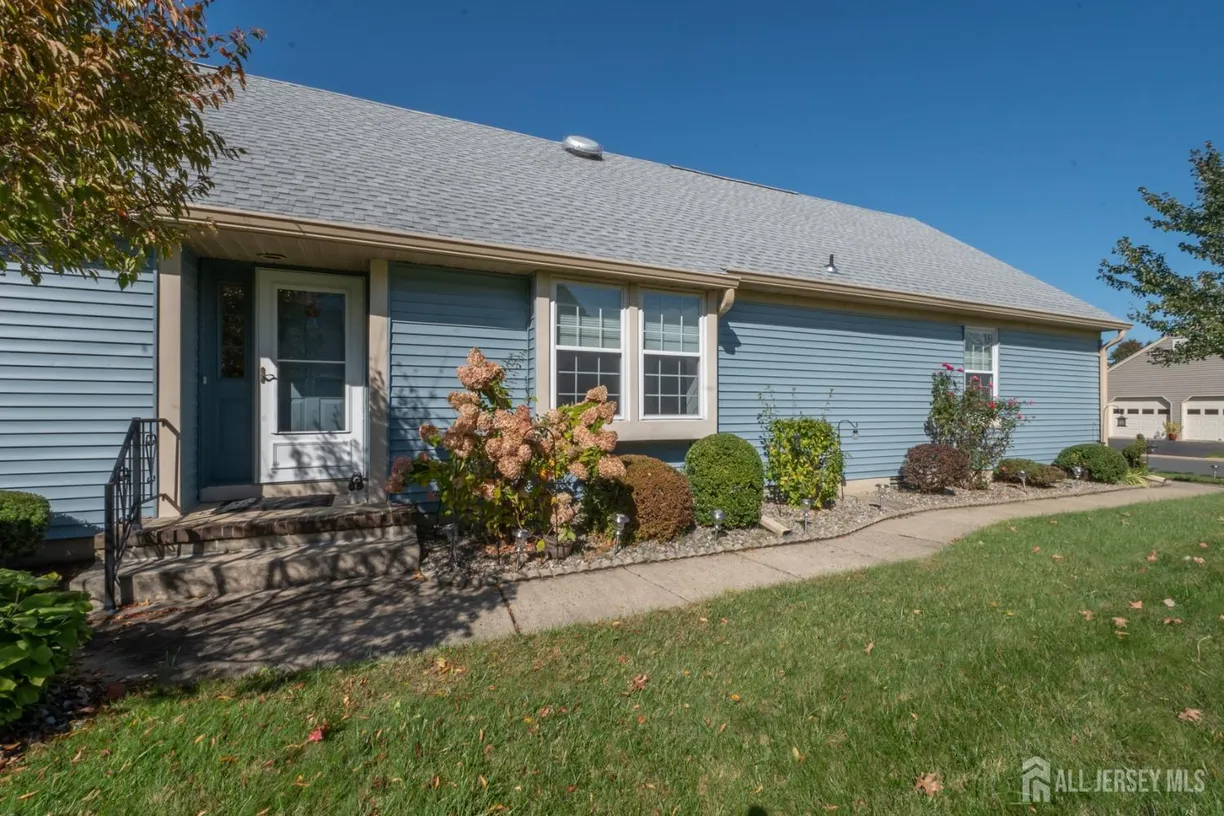 Central NJ/Bucks County, PA Real Estate | View 22 Daniel Webster Avenue, B | 2 Beds, 2 Baths